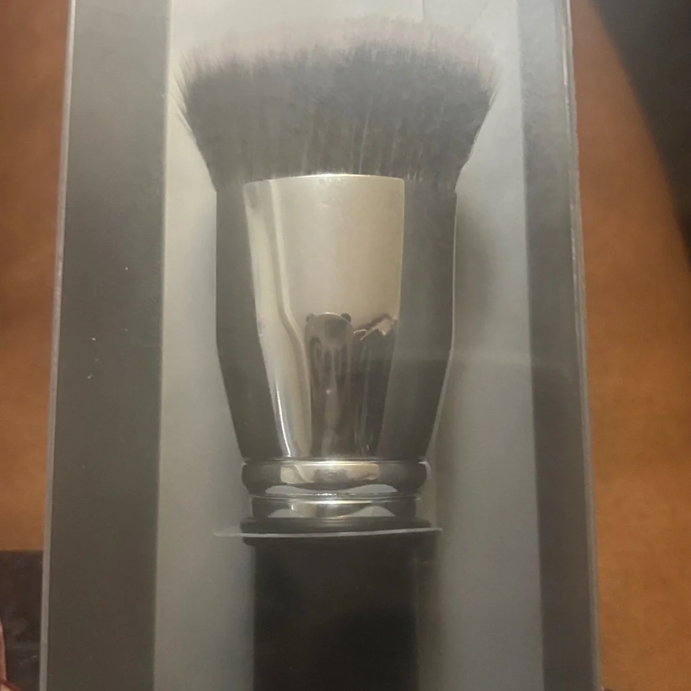 Japonesque High Density Foundation Brush - Black Airbrush Fluffy Blendable Silky